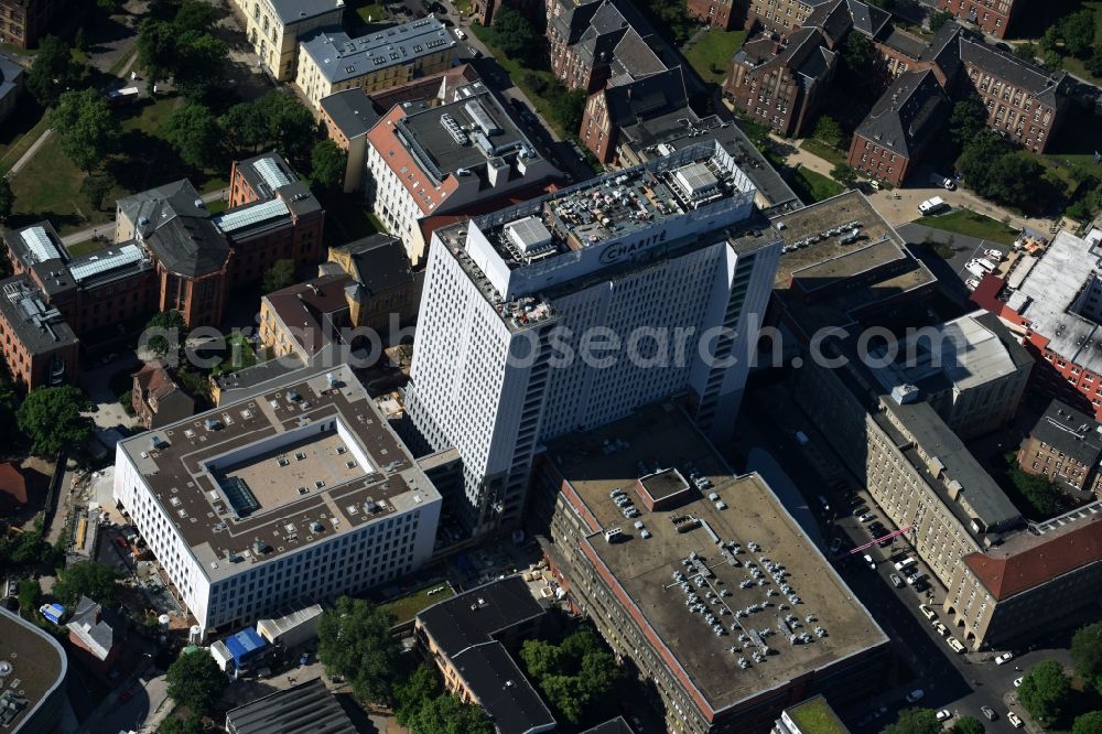 Berlin from the bird's eye view: View of Renovation and conversion work on the high house of the bed tower at the University Hospital Charité Campus Mitte (CCM) in the district of Mitte in Berlin