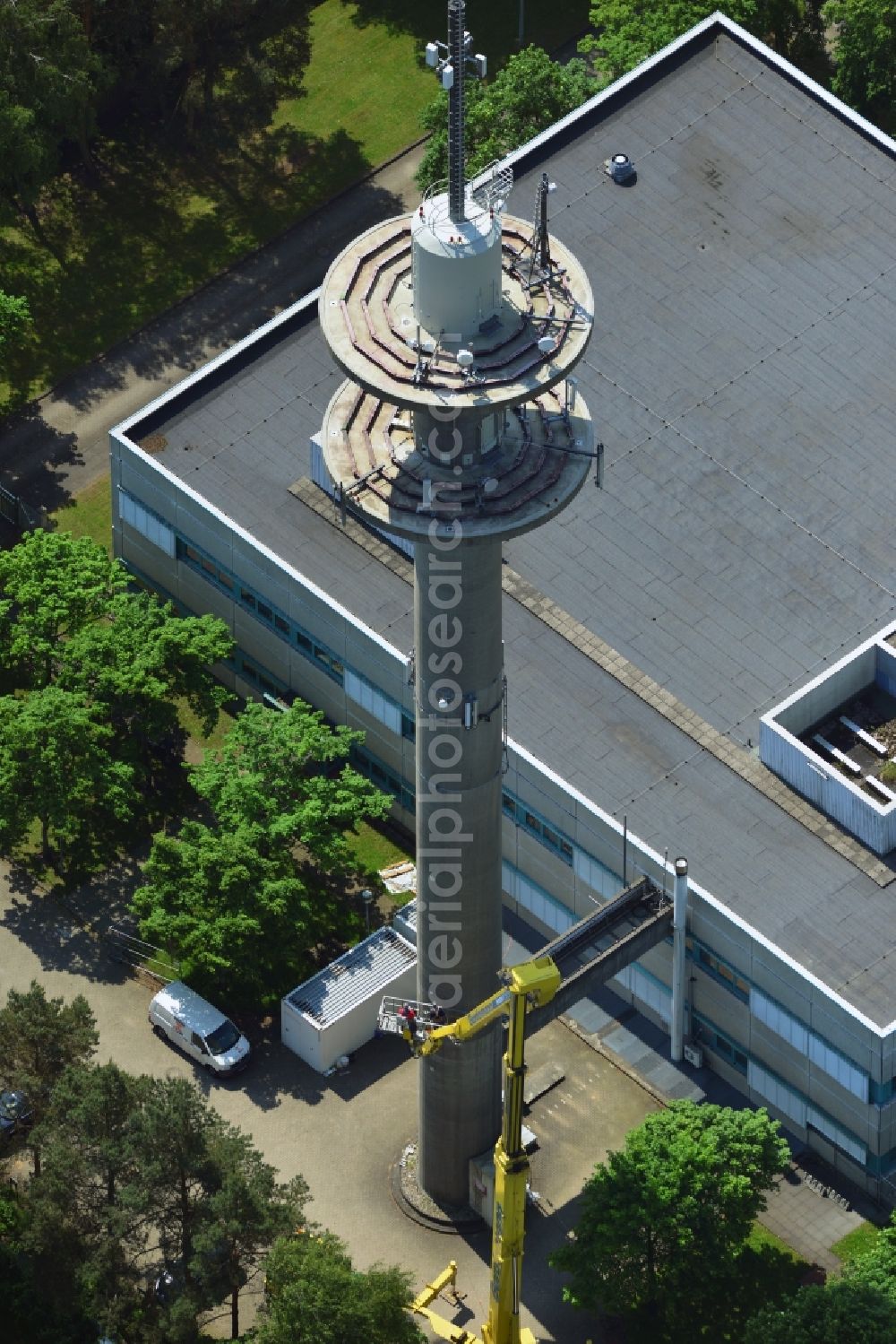 Aerial photograph Kaltenkirchen - Sanierungsarbeiten am Antennenträger- Mast auf dem Fernsehturm- Umsetzer- Relaisstation in Kaltenkirchen im Bundesland Schleswig-Holstein. Ausführende Firma war die Werner Diener GmbH