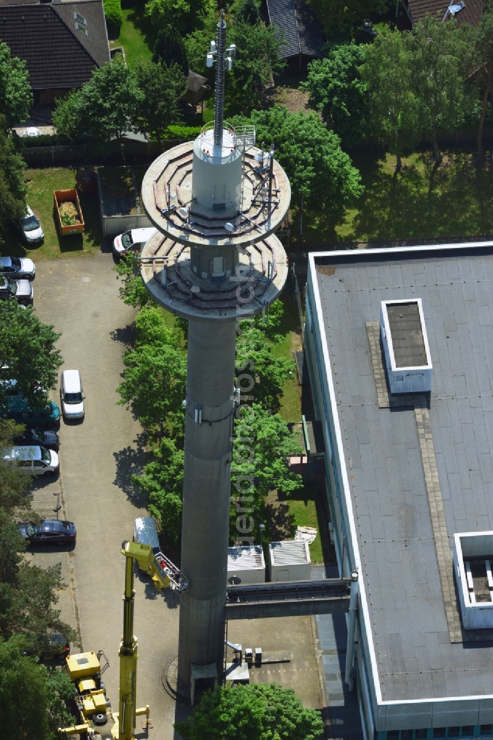 Kaltenkirchen from the bird's eye view: Sanierungsarbeiten am Antennenträger- Mast auf dem Fernsehturm- Umsetzer- Relaisstation in Kaltenkirchen im Bundesland Schleswig-Holstein. Ausführende Firma war die Werner Diener GmbH