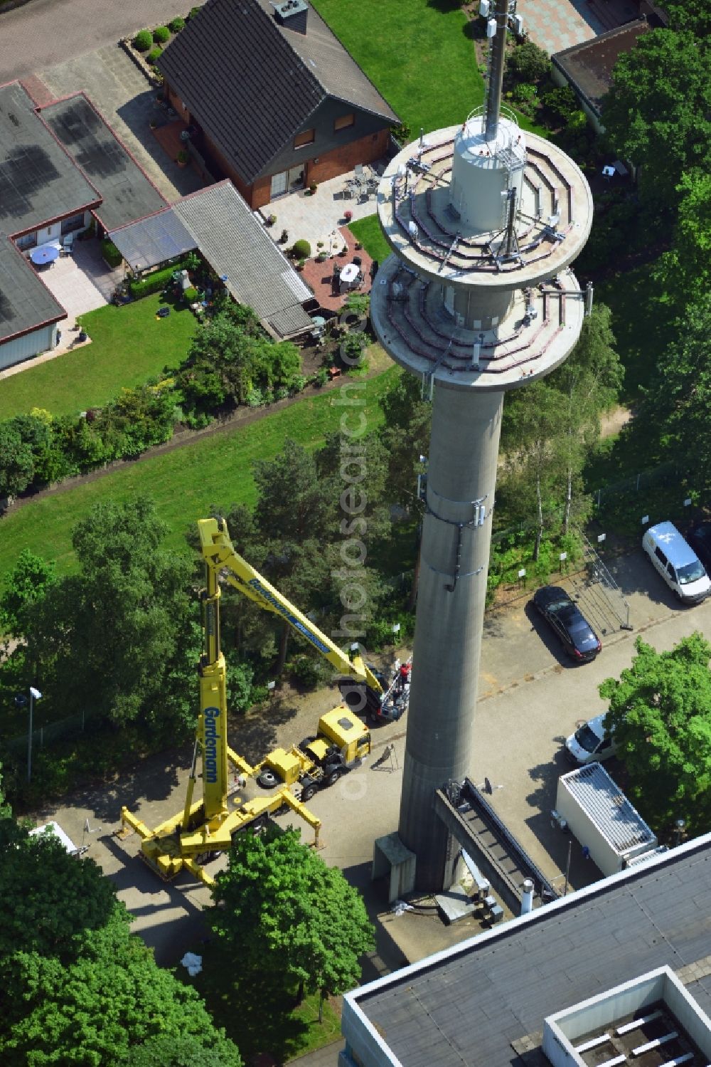 Aerial photograph Kaltenkirchen - Sanierungsarbeiten am Antennenträger- Mast auf dem Fernsehturm- Umsetzer- Relaisstation in Kaltenkirchen im Bundesland Schleswig-Holstein. Ausführende Firma war die Werner Diener GmbH