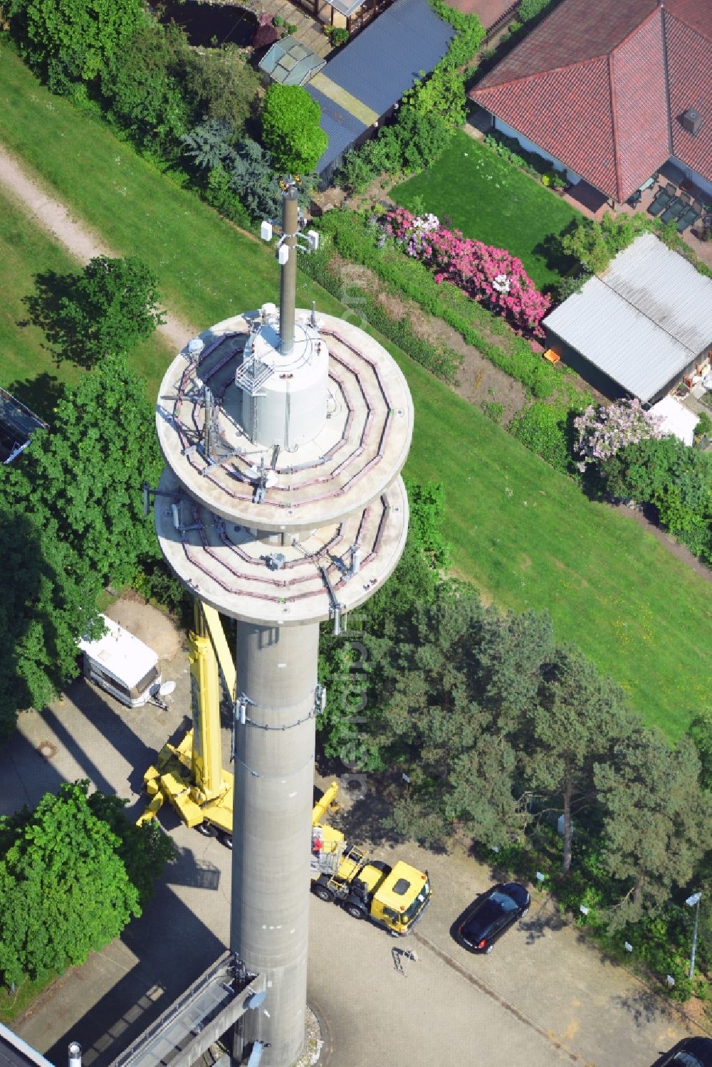 Kaltenkirchen from above - Sanierungsarbeiten am Antennenträger- Mast auf dem Fernsehturm- Umsetzer- Relaisstation in Kaltenkirchen im Bundesland Schleswig-Holstein. Ausführende Firma war die Werner Diener GmbH