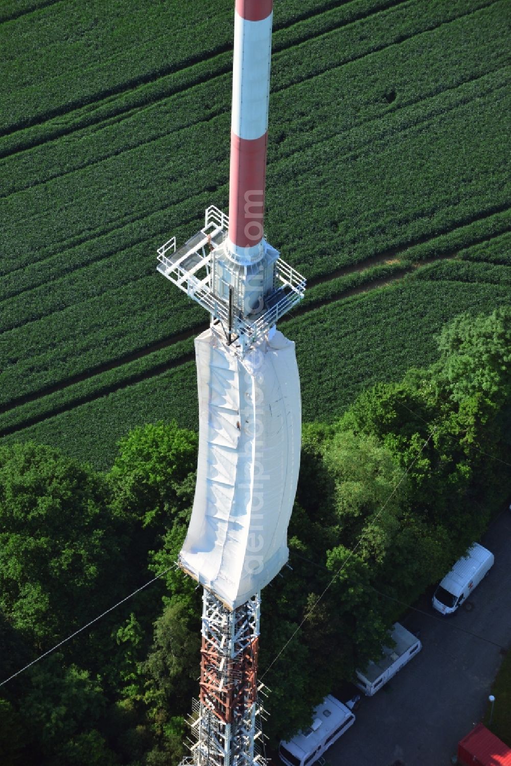 Aerial image Groß Disnack - Sanierungsarbeiten am Antennenträger- Mast auf dem Fernsehturm- Umsetzer- Sendemast bei Groß Disnack im Bundesland Schleswig-Holstein. Ausführende Firma war die Werner Diener GmbH