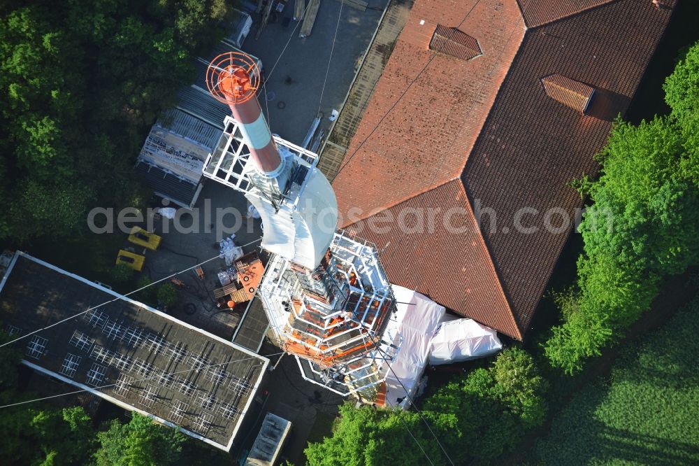 Aerial photograph Groß Disnack - Sanierungsarbeiten am Antennenträger- Mast auf dem Fernsehturm- Umsetzer- Sendemast bei Groß Disnack im Bundesland Schleswig-Holstein. Ausführende Firma war die Werner Diener GmbH