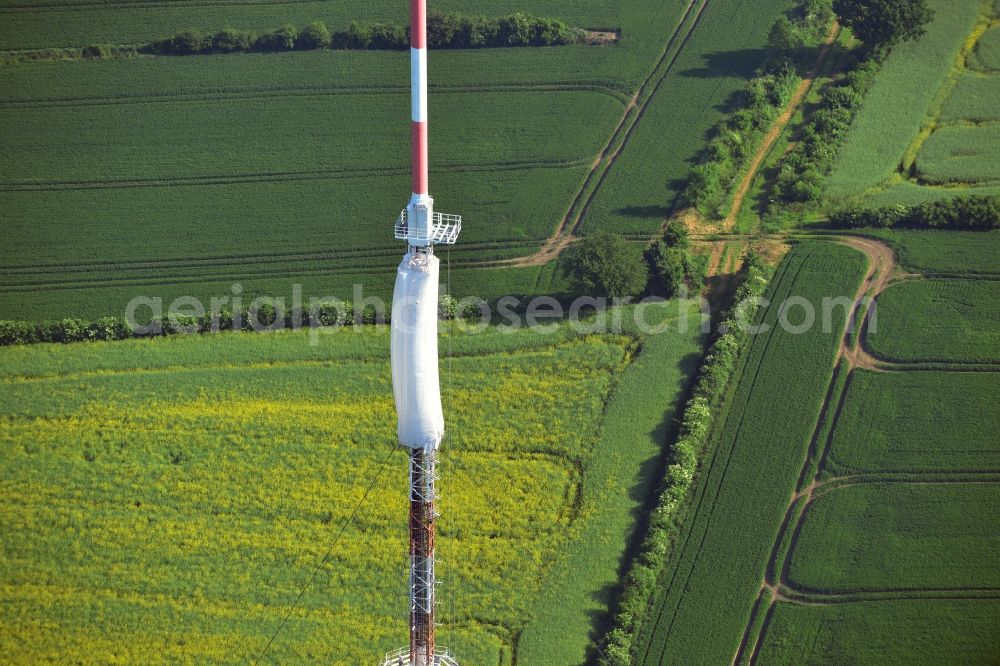 Groß Disnack from the bird's eye view: Sanierungsarbeiten am Antennenträger- Mast auf dem Fernsehturm- Umsetzer- Sendemast bei Groß Disnack im Bundesland Schleswig-Holstein. Ausführende Firma war die Werner Diener GmbH