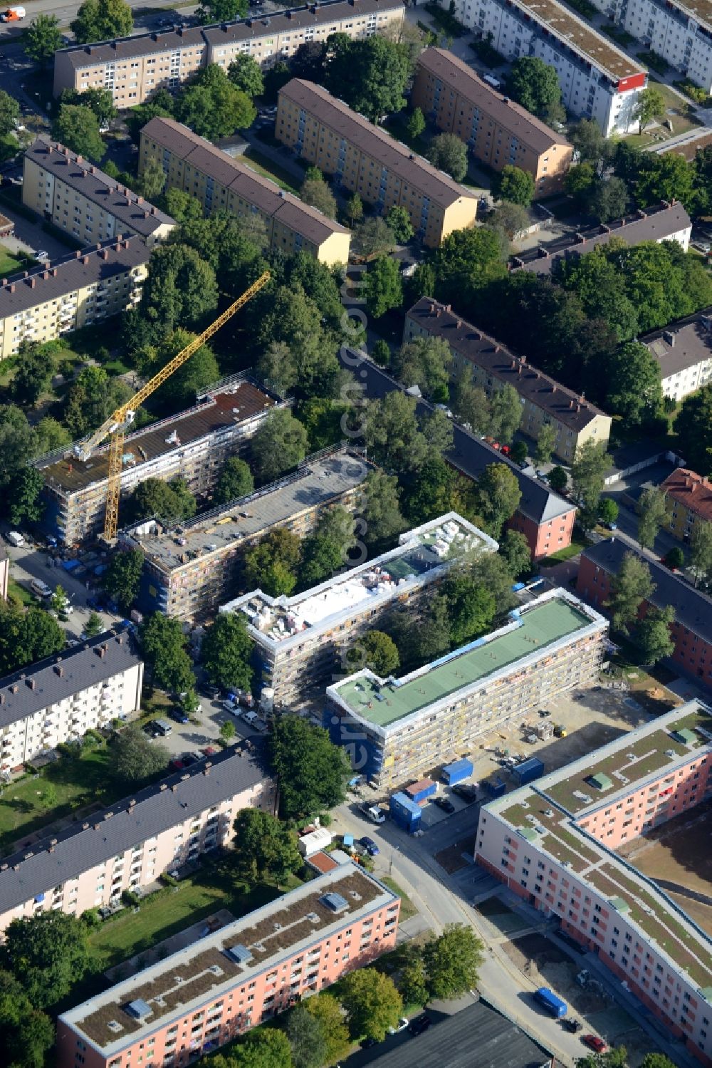 München from above - Renovation and construction works on Rupertigaustrasse in Munich in the state of Bavaria. The original buildings from the 1940s are being energy-efficiently renovated and balconies are added