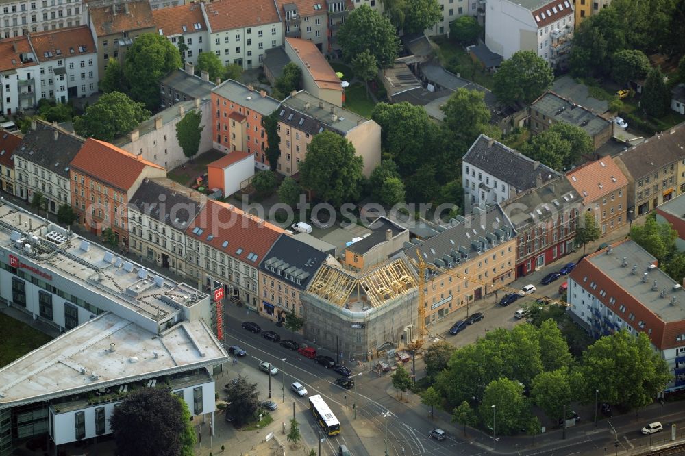 Berlin from the bird's eye view: Renovation and construction site on Koellnischer Platz square in the Koepenick part of Berlin in Germany. A historic corner house with apartments and business space in a building complex is scaffolded and being refurbished. Tram tracks, a hotel and historic buildings are located on the square