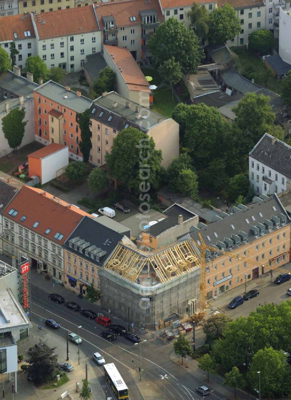 Aerial photograph Berlin - Renovation and construction site on Koellnischer Platz square in the Koepenick part of Berlin in Germany. A historic corner house with apartments and business space in a building complex is scaffolded and being refurbished. Tram tracks, a hotel and historic buildings are located on the square