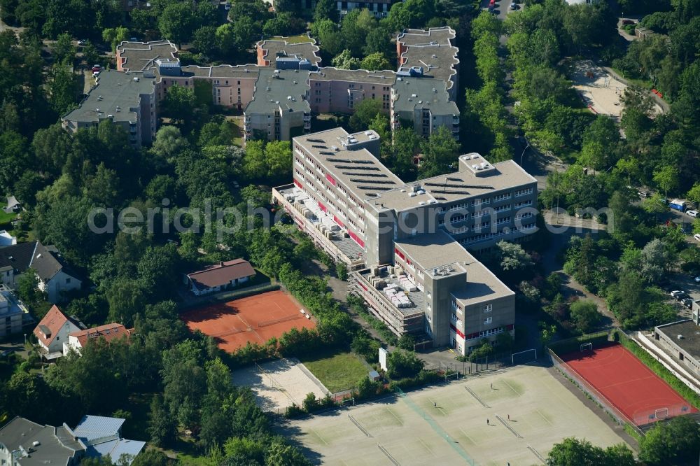 Berlin from the bird's eye view: Renovation work on the building complex of the vocational school Louise-Schroeder-Schule - upper level center office management and administration in Berlin, Germany