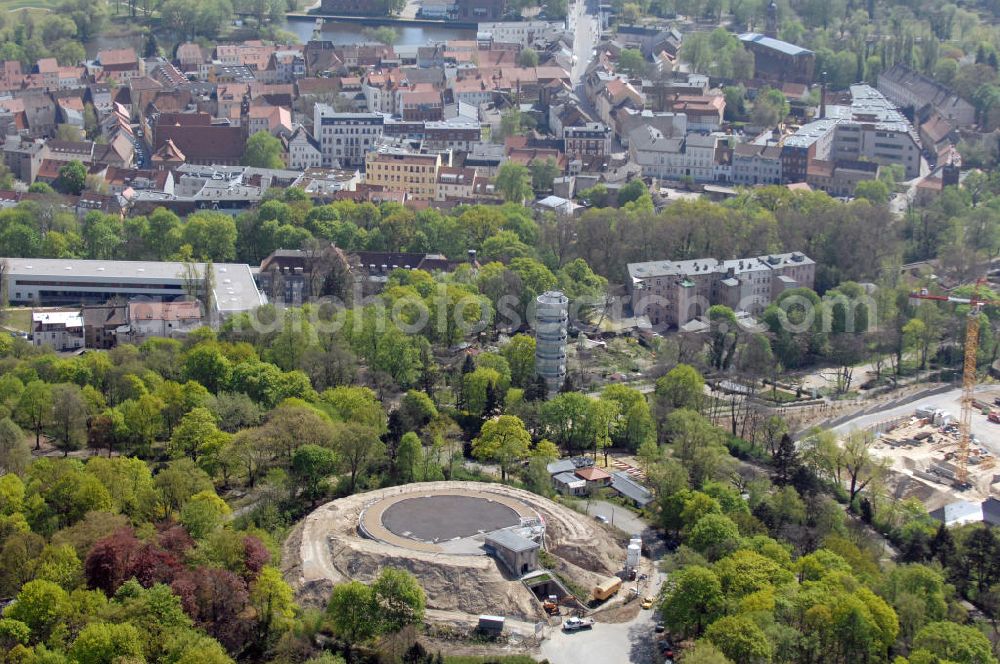 Aerial image Brandenburg - Blick auf die Sanierungsarbeiten am Wasserhochbehälter auf den Marienberg durch die Wasserbetriebe BRAWAG. Anlässlich der BUGA 2015 bildet der Marienberg die zentrale Ausstellungsfläche in Brandenburg. Auf dem Hochbehälter soll eine Himmelsterrasse enstehen. Kontakt BRAWAG: BRAWAG GmbH, Upstallstraße 25, 14772 Brandenburg an der Havel, Tel. +49(0)3381 543-0, Fax +49(0)3381 543-622, info@brawag.de; Kontakt Buga: Aufbaustab BUGA 2015 Havelregion, c/o Stadt Brandenburg an der Havel, Klosterstraße 14, 14770 Brandenburg an der Havel, Christian Bodach, Tel. +49(0)3381 5827-11, Fax +49(0)3381 5827-14, christian.bodach@stadt-brandenburg.de