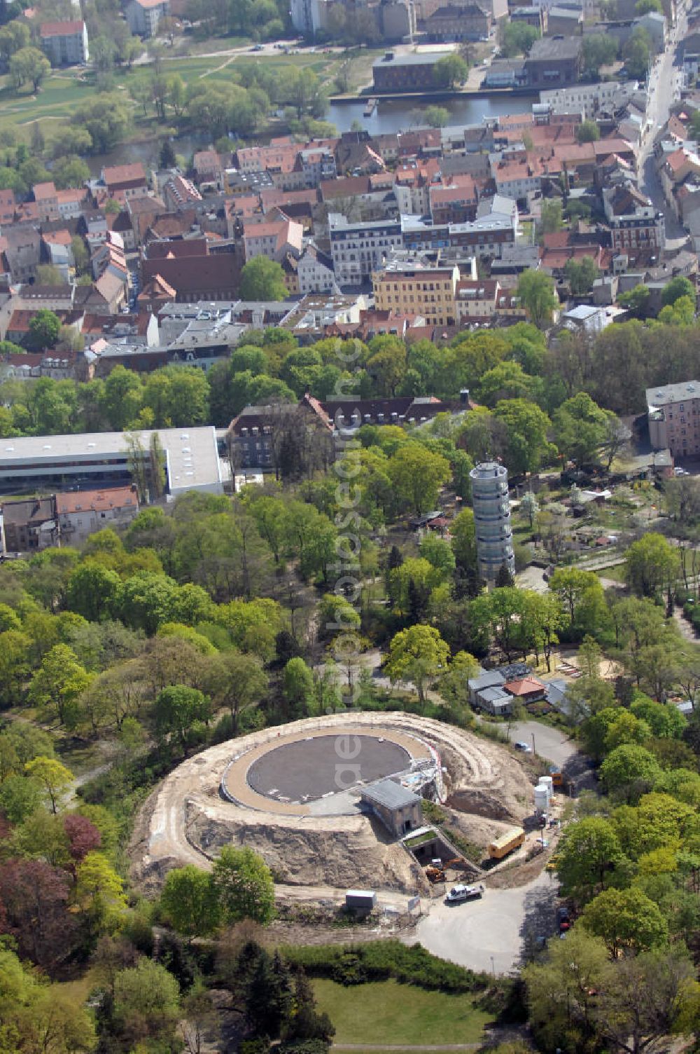 Aerial photograph Brandenburg - Blick auf die Sanierungsarbeiten am Wasserhochbehälter auf den Marienberg durch die Wasserbetriebe BRAWAG. Anlässlich der BUGA 2015 bildet der Marienberg die zentrale Ausstellungsfläche in Brandenburg. Auf dem Hochbehälter soll eine Himmelsterrasse enstehen. Kontakt BRAWAG: BRAWAG GmbH, Upstallstraße 25, 14772 Brandenburg an der Havel, Tel. +49(0)3381 543-0, Fax +49(0)3381 543-622, info@brawag.de; Kontakt Buga: Aufbaustab BUGA 2015 Havelregion, c/o Stadt Brandenburg an der Havel, Klosterstraße 14, 14770 Brandenburg an der Havel, Christian Bodach, Tel. +49(0)3381 5827-11, Fax +49(0)3381 5827-14, christian.bodach@stadt-brandenburg.de