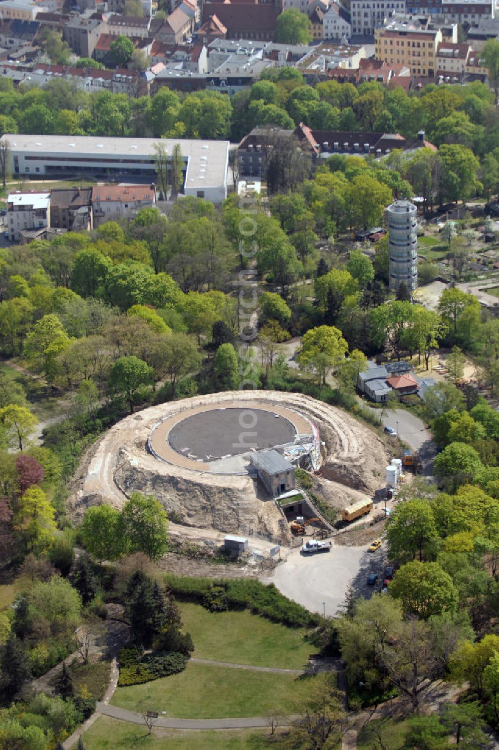 Brandenburg from above - Blick auf die Sanierungsarbeiten am Wasserhochbehälter auf den Marienberg durch die Wasserbetriebe BRAWAG. Anlässlich der BUGA 2015 bildet der Marienberg die zentrale Ausstellungsfläche in Brandenburg. Auf dem Hochbehälter soll eine Himmelsterrasse enstehen. Kontakt BRAWAG: BRAWAG GmbH, Upstallstraße 25, 14772 Brandenburg an der Havel, Tel. +49(0)3381 543-0, Fax +49(0)3381 543-622, info@brawag.de; Kontakt Buga: Aufbaustab BUGA 2015 Havelregion, c/o Stadt Brandenburg an der Havel, Klosterstraße 14, 14770 Brandenburg an der Havel, Christian Bodach, Tel. +49(0)3381 5827-11, Fax +49(0)3381 5827-14, christian.bodach@stadt-brandenburg.de