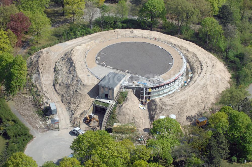 Aerial photograph Brandenburg - Blick auf die Sanierungsarbeiten am Wasserhochbehälter auf den Marienberg durch die Wasserbetriebe BRAWAG. Anlässlich der BUGA 2015 bildet der Marienberg die zentrale Ausstellungsfläche in Brandenburg. Auf dem Hochbehälter soll eine Himmelsterrasse enstehen. Kontakt BRAWAG: BRAWAG GmbH, Upstallstraße 25, 14772 Brandenburg an der Havel, Tel. +49(0)3381 543-0, Fax +49(0)3381 543-622, info@brawag.de; Kontakt Buga: Aufbaustab BUGA 2015 Havelregion, c/o Stadt Brandenburg an der Havel, Klosterstraße 14, 14770 Brandenburg an der Havel, Christian Bodach, Tel. +49(0)3381 5827-11, Fax +49(0)3381 5827-14, christian.bodach@stadt-brandenburg.de