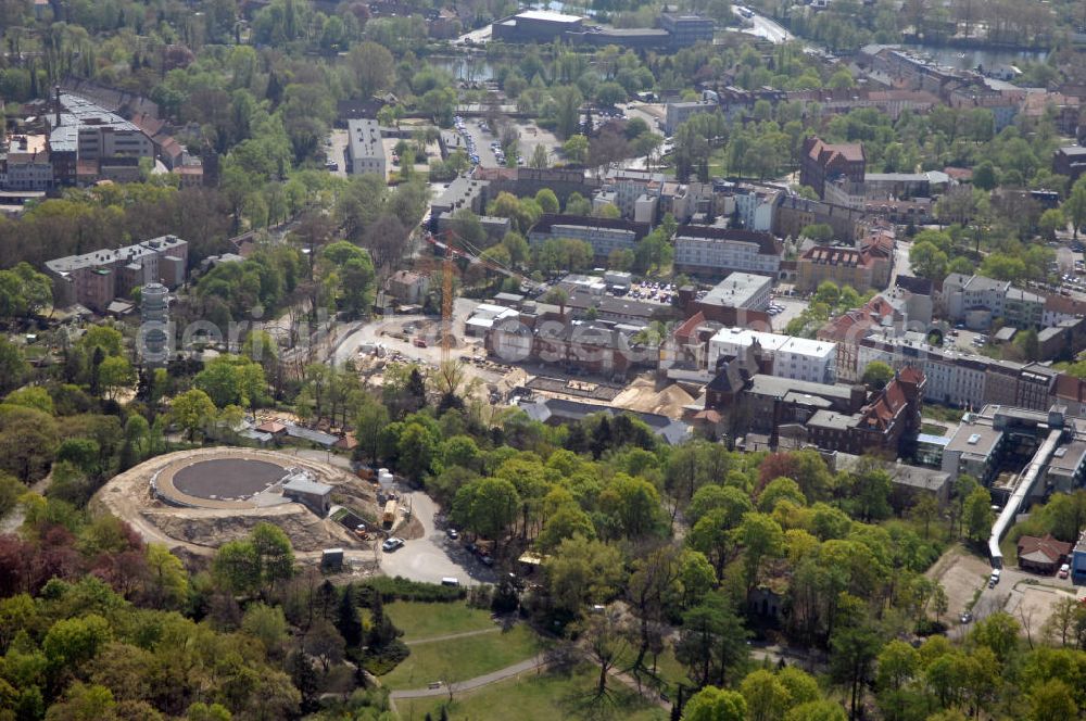 Brandenburg from above - Blick auf die Sanierungsarbeiten am Wasserhochbehälter auf den Marienberg durch die Wasserbetriebe BRAWAG. Anlässlich der BUGA 2015 bildet der Marienberg die zentrale Ausstellungsfläche in Brandenburg. Auf dem Hochbehälter soll eine Himmelsterrasse enstehen. Kontakt BRAWAG: BRAWAG GmbH, Upstallstraße 25, 14772 Brandenburg an der Havel, Tel. +49(0)3381 543-0, Fax +49(0)3381 543-622, info@brawag.de; Kontakt Buga: Aufbaustab BUGA 2015 Havelregion, c/o Stadt Brandenburg an der Havel, Klosterstraße 14, 14770 Brandenburg an der Havel, Christian Bodach, Tel. +49(0)3381 5827-11, Fax +49(0)3381 5827-14, christian.bodach@stadt-brandenburg.de