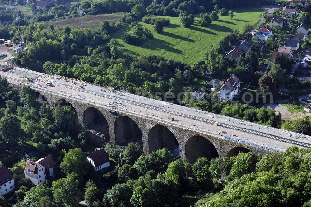 Aerial photograph Eisenach - Blick auf die Sanierungsarbeiten der Karolinentalbrücke am alten Verlauf der BABA4 (B19) in Regie des Thüringer Landesamtes für Verkehr und Straßenbau. Die Arbeiten werden durch die EUROVIA Gruppe durchgeführt.