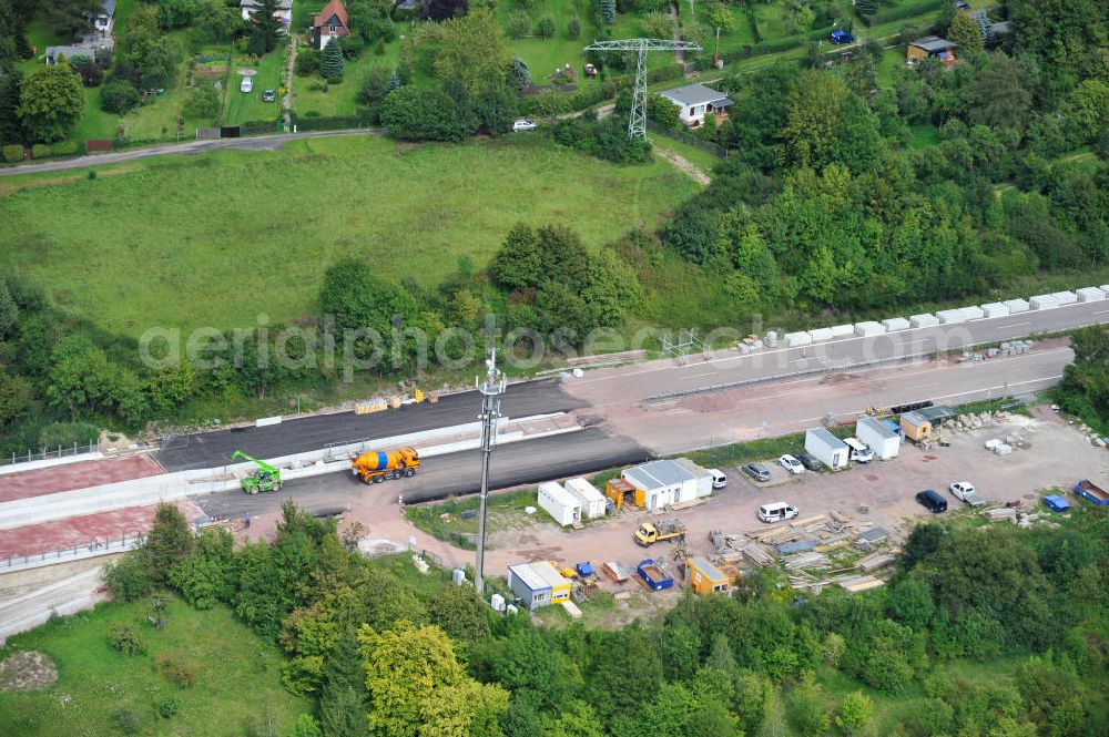 Eisenach from the bird's eye view: Blick auf die Sanierungsarbeiten der Karolinentalbrücke am alten Verlauf der BABA4 / B19 in Regie des Thüringer Landesamtes für Verkehr und Straßenbau. Die Arbeiten werden durch die EUROVIA Gruppe durchgeführt. View on the restoration works of the bridge Karolinentalbrücke at the old route of the BABA4 on behalf of the Roads and Transport Authority of Thuringia. The works are being realised by the EUROVIA group.