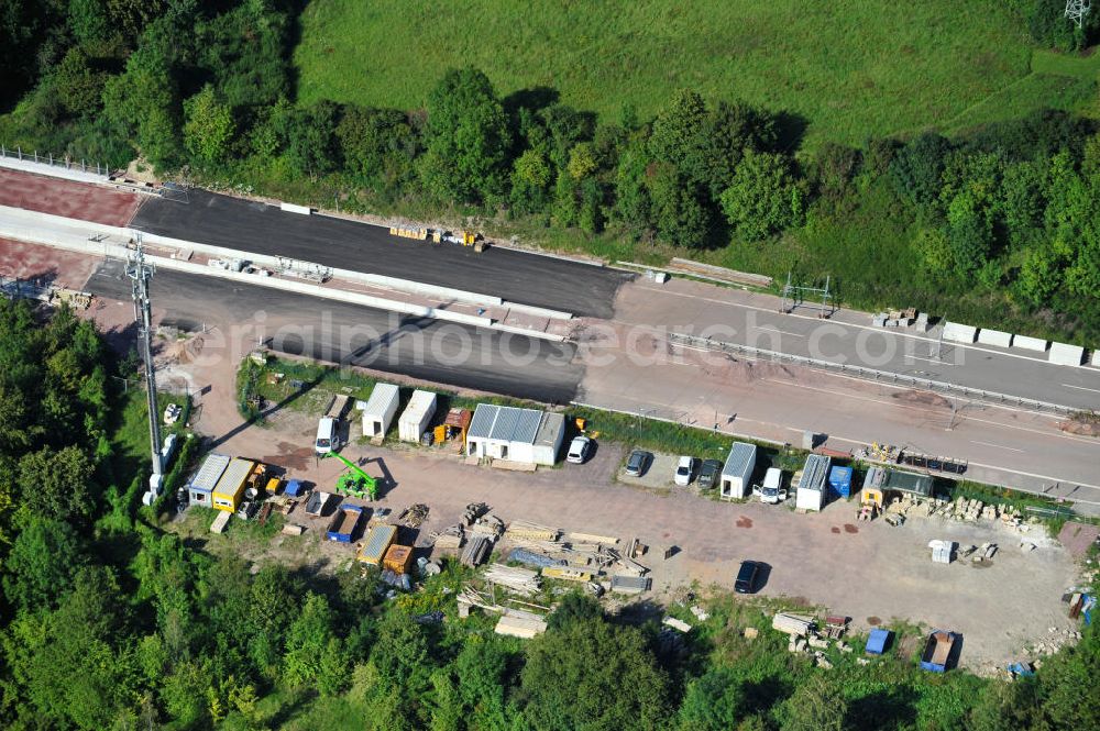 Aerial image Eisenach - Blick auf die Sanierungsarbeiten der Karolinentalbrücke am alten Verlauf der BABA4 / B19 in Regie des Thüringer Landesamtes für Verkehr und Straßenbau. Die Arbeiten werden durch die EUROVIA Gruppe durchgeführt. View on the restoration works of the bridge Karolinentalbrücke at the old route of the BABA4 on behalf of the Roads and Transport Authority of Thuringia. The works are being realised by the EUROVIA group.