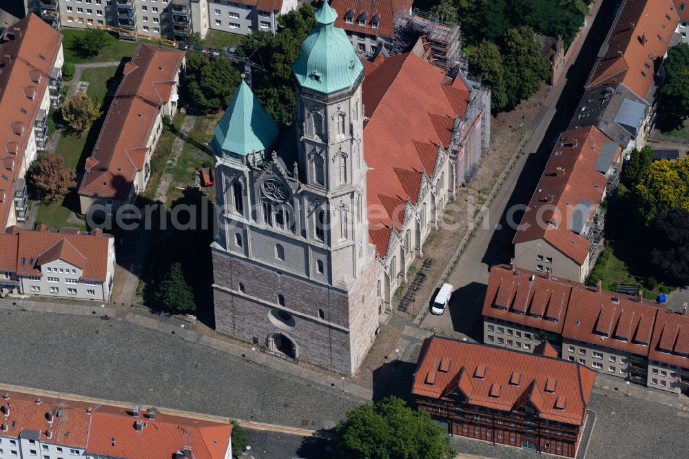 Braunschweig from the bird's eye view: Renovation work on the church building in St. Andreaskirche Old Town- center of downtown in Brunswick in the state Lower Saxony, Germany