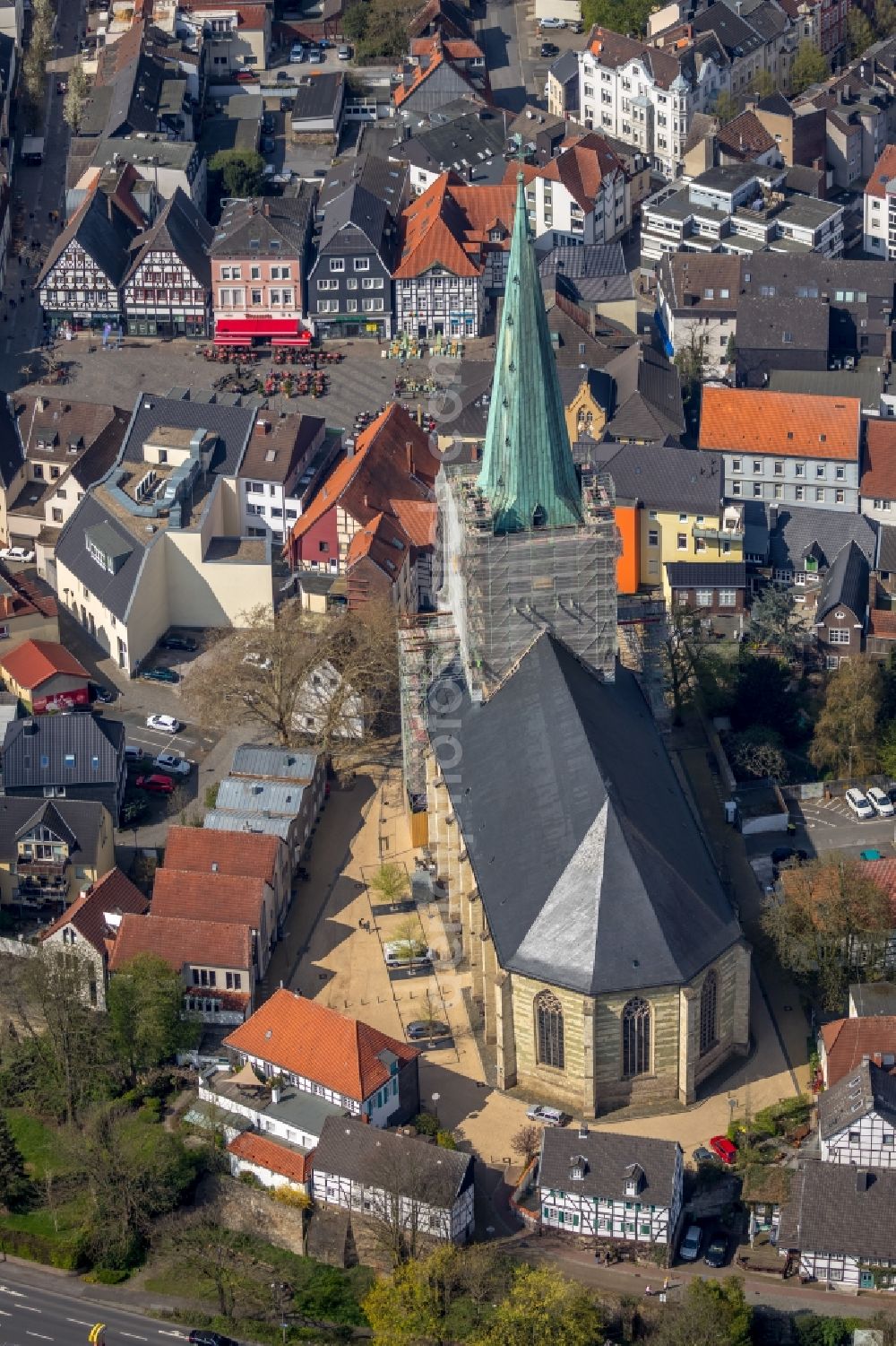 Aerial image Unna - Renovation work on the church building Evangelische Stadtkirche in Unna in the federal state of North Rhine-Westphalia, Germany