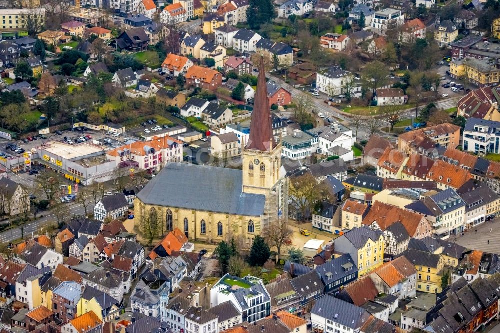 Aerial photograph Unna - renovation work on the church building Evangelische Stadtkirche in Unna in the federal state of North Rhine-Westphalia, Germany