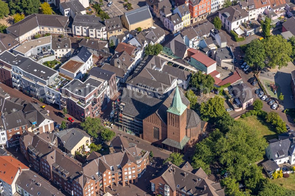 Aerial image Dinslaken - Renovation works on the church building of the Katholische Kirchengemeinde St. Vincentius Dinslaken in the Old Town- center of downtown in Dinslaken at Ruhrgebiet in the state North Rhine-Westphalia, Germany