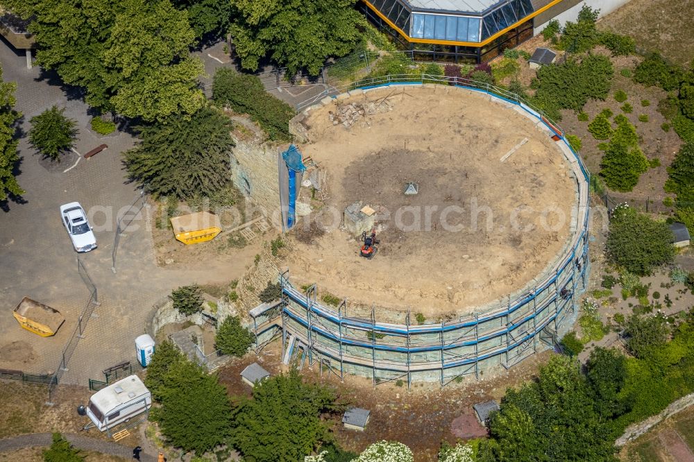 Aerial image Werl - Remains of the ruins of the palace grounds of the former castle on Schlossstrasse in the district Westoennen in Werl in the state North Rhine-Westphalia, Germany