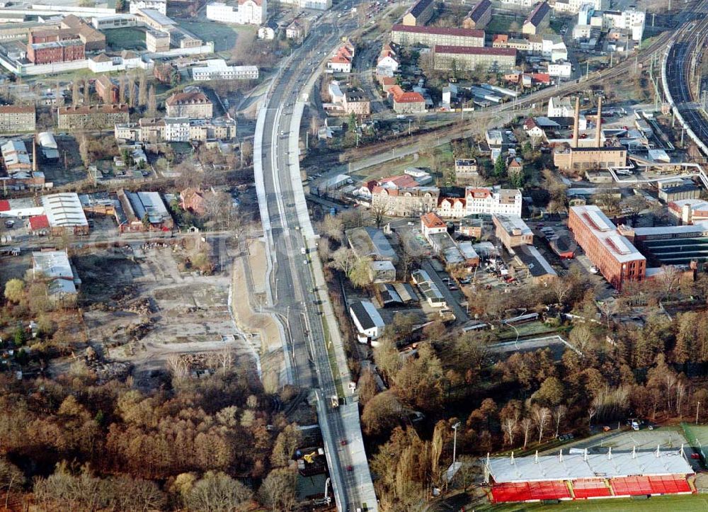 Cottbus from the bird's eye view: Sanierungsarbeiten am südlichen Cottbusser Stadring durch die Fa SCHÄLERBAU BERLIN GmbH.