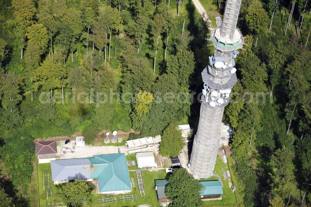 Aerial photograph Bamberg - Blick auf die Sanierungsarbeiten an der Senderanlage / Sendemast Bamberg-Geisberg des Bayerischen Rundfunks. Die Arbeiten werden ausgeführt durch die Firma Werner Diener GmbH & Co. Restoration works on the broadcasting tower / transmitter mast Bamberg.