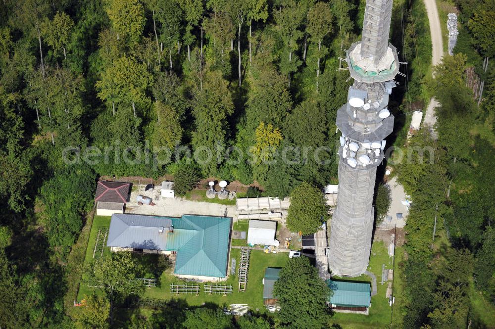 Bamberg from the bird's eye view: Blick auf die Sanierungsarbeiten an der Senderanlage / Sendemast Bamberg-Geisberg des Bayerischen Rundfunks. Die Arbeiten werden ausgeführt durch die Firma Werner Diener GmbH & Co. Restoration works on the broadcasting tower / transmitter mast Bamberg.