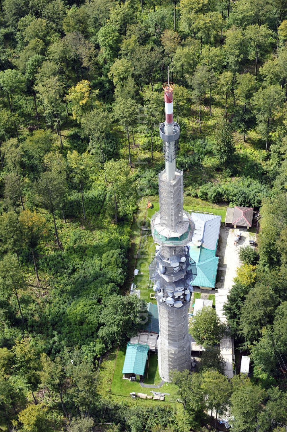 Aerial image Bamberg - Blick auf die Sanierungsarbeiten an der Senderanlage / Sendemast Bamberg-Geisberg des Bayerischen Rundfunks. Die Arbeiten werden ausgeführt durch die Firma Werner Diener GmbH & Co. Restoration works on the broadcasting tower / transmitter mast Bamberg.