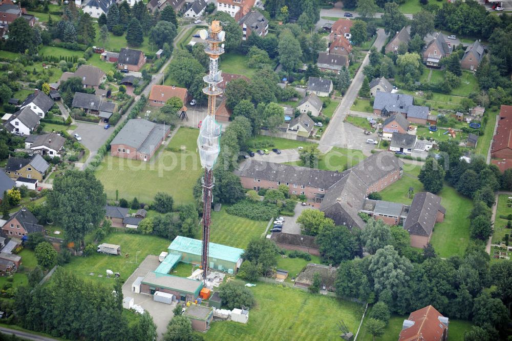 Garding from above - Blick auf die Sanierungsarbeiten am Sendemast Garding auch bekannt als Fernsehsender Eiderstedt. Die Arbeiten werden ausgeführt durch die Firma Werner Diener GmbH & Co. Industrieanstrich KG. Restoration works on the broadcasting tower / transmitter mast Garding.