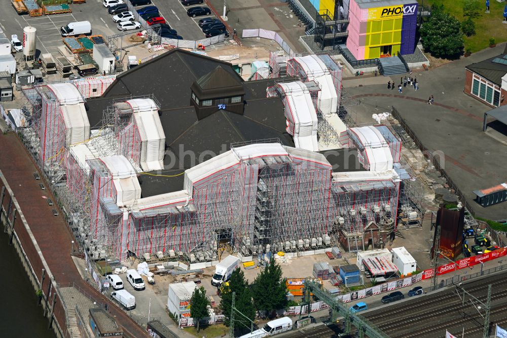 Aerial image Hamburg - Building of the indoor arena Deichtorhallen on street Deichtorstrasse in the district Altstadt in Hamburg, Germany
