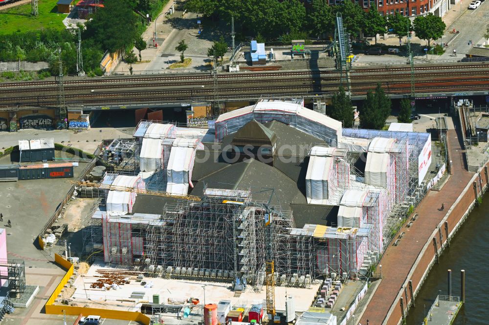 Aerial photograph Hamburg - Building of the indoor arena Deichtorhallen on street Deichtorstrasse in the district Altstadt in Hamburg, Germany