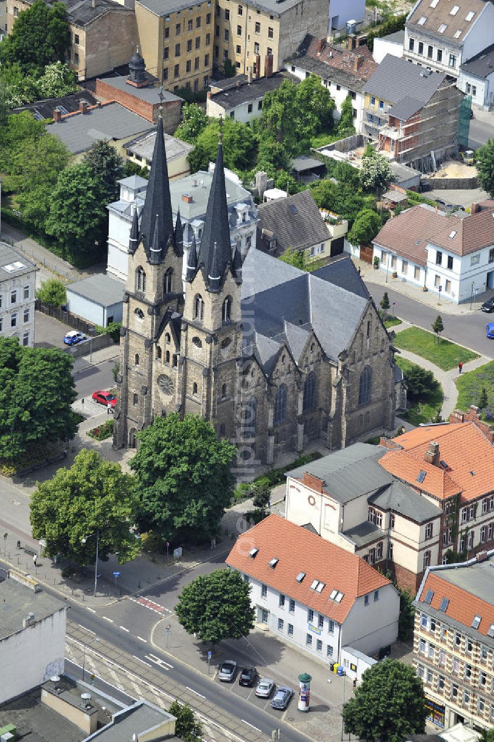 MAGDEBURG from above - Blick auf die neogotische Sankt-Ambrosius-Kirche im Magdeburger Stadtteil Sudenburg. View of the neo-Gothic St. Ambrose Church in the Magdeburg district Sudenburg.