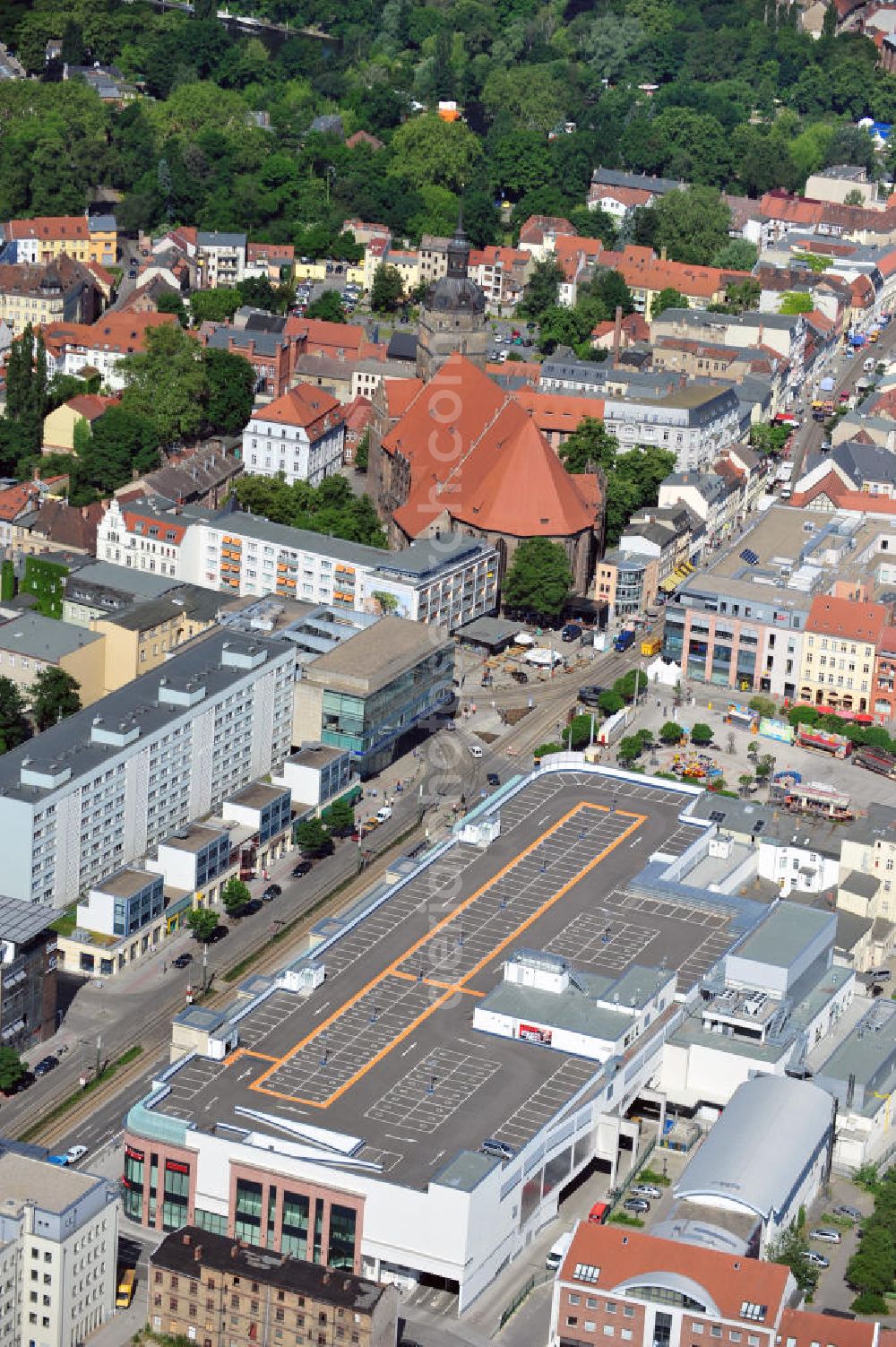 Brandenburg from above - Die Sankt Annen Galerie in Brandenburg ist ein Einkaufszentrum im Herzen von Brandenburgs historischer Neustadt. Investor des Centers ist Harald Gerome Huth. The Brandenburg Gallery St. Annen is a shopping center in the centre of Brandenburg. Investor of the center is Harald Gerome Huth.