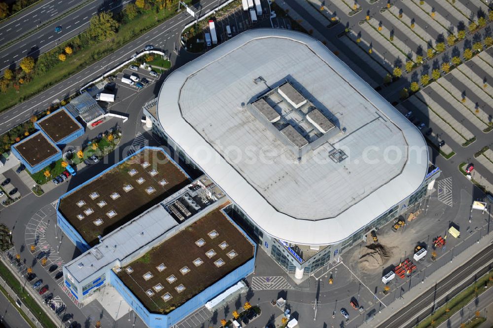 Mannheim from above - Die Multifunkiontshalle, die SAP Arena, ist Heimspielstätte der Eishockeymannschaft Adler Mannheim und des Handballvereins Rhein-Neckar Löwen in Baden-Württemberg. SAP Arena a Multi-function-Hall of the Ice hockey team Adler Mannheim and the Handball team Rhein-Neckar Löwen.