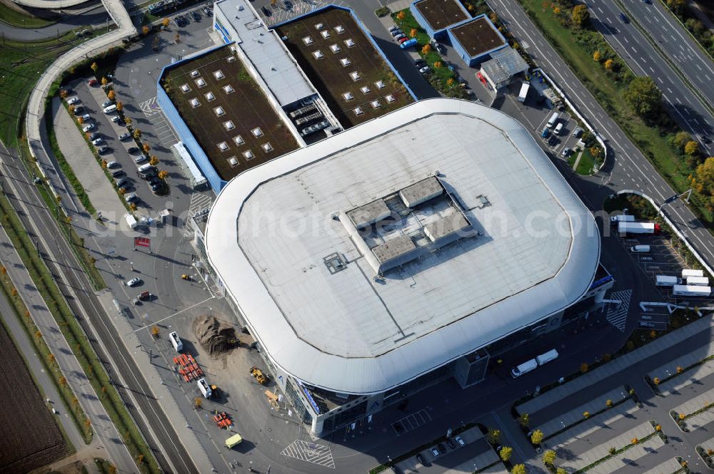 Mannheim from the bird's eye view: Die Multifunkiontshalle, die SAP Arena, ist Heimspielstätte der Eishockeymannschaft Adler Mannheim und des Handballvereins Rhein-Neckar Löwen in Baden-Württemberg. SAP Arena a Multi-function-Hall of the Ice hockey team Adler Mannheim and the Handball team Rhein-Neckar Löwen.