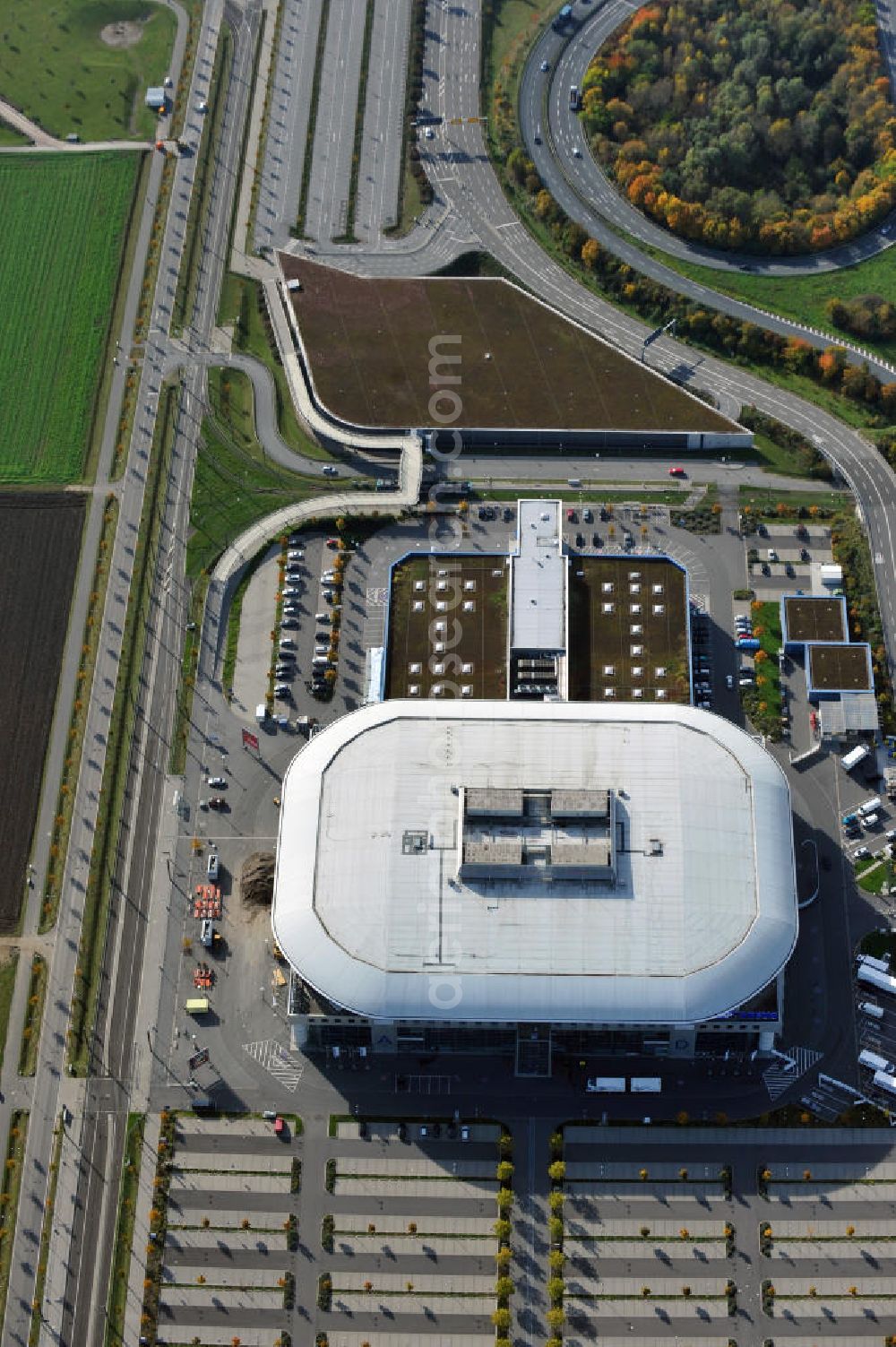 Aerial photograph Mannheim - Die Multifunkiontshalle, die SAP Arena, ist Heimspielstätte der Eishockeymannschaft Adler Mannheim und des Handballvereins Rhein-Neckar Löwen in Baden-Württemberg. SAP Arena a Multi-function-Hall of the Ice hockey team Adler Mannheim and the Handball team Rhein-Neckar Löwen.