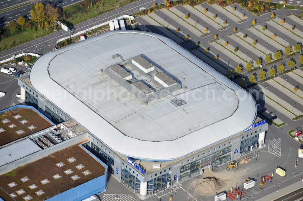 Aerial image Mannheim - Die Multifunkiontshalle, die SAP Arena, ist Heimspielstätte der Eishockeymannschaft Adler Mannheim und des Handballvereins Rhein-Neckar Löwen in Baden-Württemberg. SAP Arena a Multi-function-Hall of the Ice hockey team Adler Mannheim and the Handball team Rhein-Neckar Löwen.