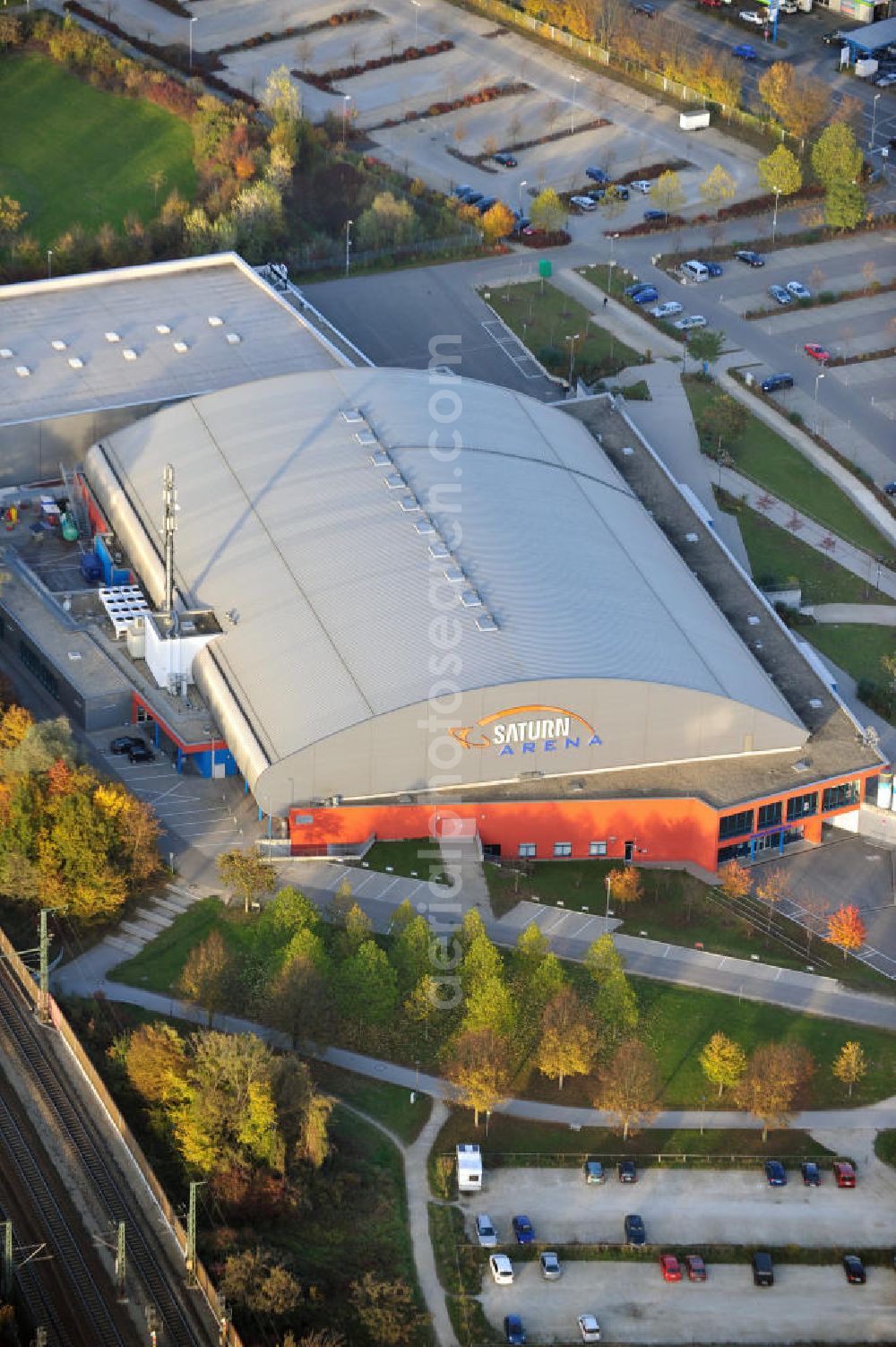 Ingolstadt from the bird's eye view: Die Multifunkiontshalle, die Saturn Arena, der Eishockeymannschaft ERC Ingolstadt in Bayern. Saturn Arena a Multi-function-Hall of the Ice hockey team ERC Ingolstadt in Bavaria.