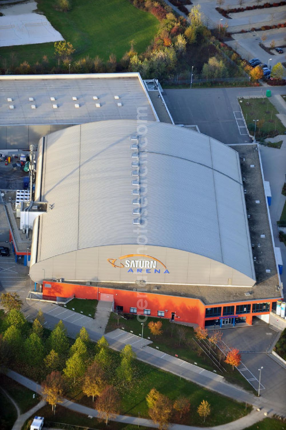 Aerial image Ingolstadt - Die Multifunkiontshalle, die Saturn Arena, der Eishockeymannschaft ERC Ingolstadt in Bayern. Saturn Arena a Multi-function-Hall of the Ice hockey team ERC Ingolstadt in Bavaria.