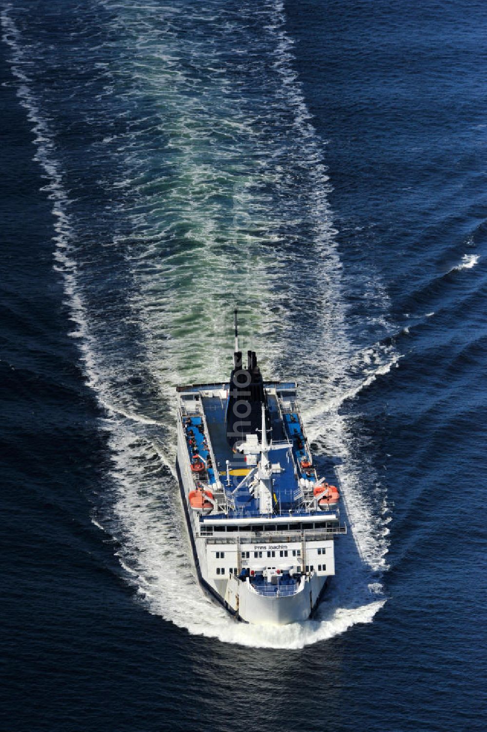 Aerial photograph ROSTOCK - WARNEMÜNDE - Blick auf die Scandlines Fähre Prins Joachim Korsor vor der Ostseeküste Warnemünde. Das unter dänischer Flagge fahrende Fährschiff Prins Joachim Korsør wurde 1980 durch die Reederei Scandlines in Dienst genommen. The Scandlines ferry Prins Joachim Korsor in front of Warnemünde Baltic Sea coast.