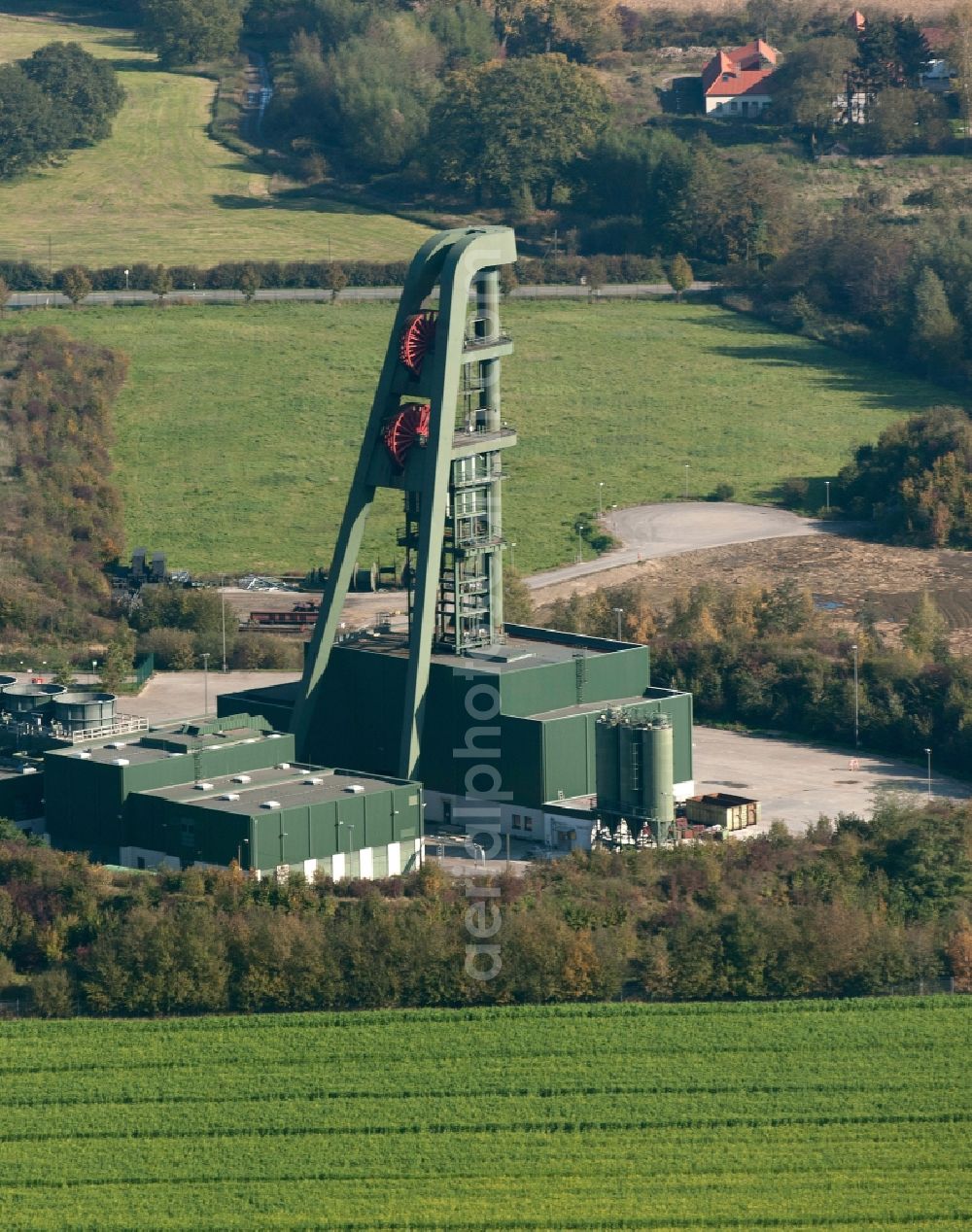 Hamm from the bird's eye view: View of the mine shaft Lerche in Hamm in the state North Rhine-Westphalia. Der stillgelegte Bergwerksschacht mit Foerdergeruest gehoert zum ehemaligen Steinkohlebergwerk Ost im Ruhrgebiet