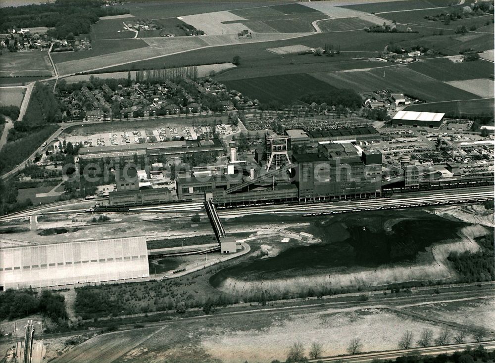 Moers from above - Conveyors and mining pits at the headframe Pattberg in Moers in the state North Rhine-Westphalia, Germany