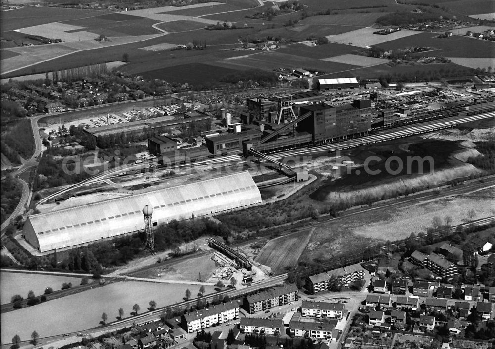 Aerial image Moers - Conveyors and mining pits at the headframe Pattberg in Moers in the state North Rhine-Westphalia, Germany