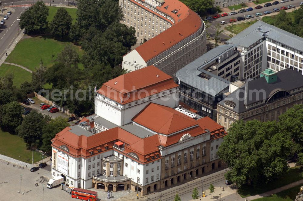 Aerial image Dresden - Blick auf das Dresdener Schauspielhaus. Das Staatsschauspiel Dresden in der Theaterstraße ist ein Theater in Dresden, das der Freistaat Sachsen unterhält. Es ging im Jahr 1983 aus dem Staatstheater hervor. Am 13. und 14. Februar 1945 wurde das Bauwerk durch die Luftangriffe auf Dresden teilweise zerstört. Bereits drei Jahre später war das Haus wieder aufgebaut und war damit das erste deutsche Theater, welches den Spielbetrieb wieder aufnahm. Kontakt: Staatsschauspiel Dresden, Theaterstr. 2, 01067 Dresden, Tel. +49(0)351 491350, Email: info@staatsschauspiel-dresden.de