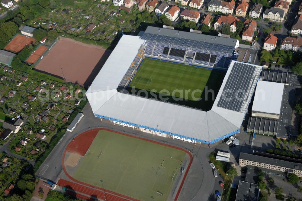 Bielefeld from the bird's eye view: Die Schüco Arena, auch Bielefelder Alm oder Alm-Stadion genannt, im Grundbuch eingetragen als Stadion an der Melanchthonstraße, ist die Wettkampfstätte des Deutschen Sportclubs Arminia Bielefeld. Das Stadion an der Melanchthonstraße, dessen Namensrechte am 13. Januar 2004 an die Firma Schüco International KG vergeben wurden, bietet 27.300 Zuschauern Platz und ist im Besitz des Vereins, der es ohne öffentliche Zuschüsse betreibt. Kontakt DSC Arminia Bielefeld GmbH & Co. KGaA: Tel. +49(0)521 966 110, Email: kontakt@arminia-bielefeld.de; Kontakt Schüco International KG: Tel. +49(0)521 7830, Email: info@schueco.com