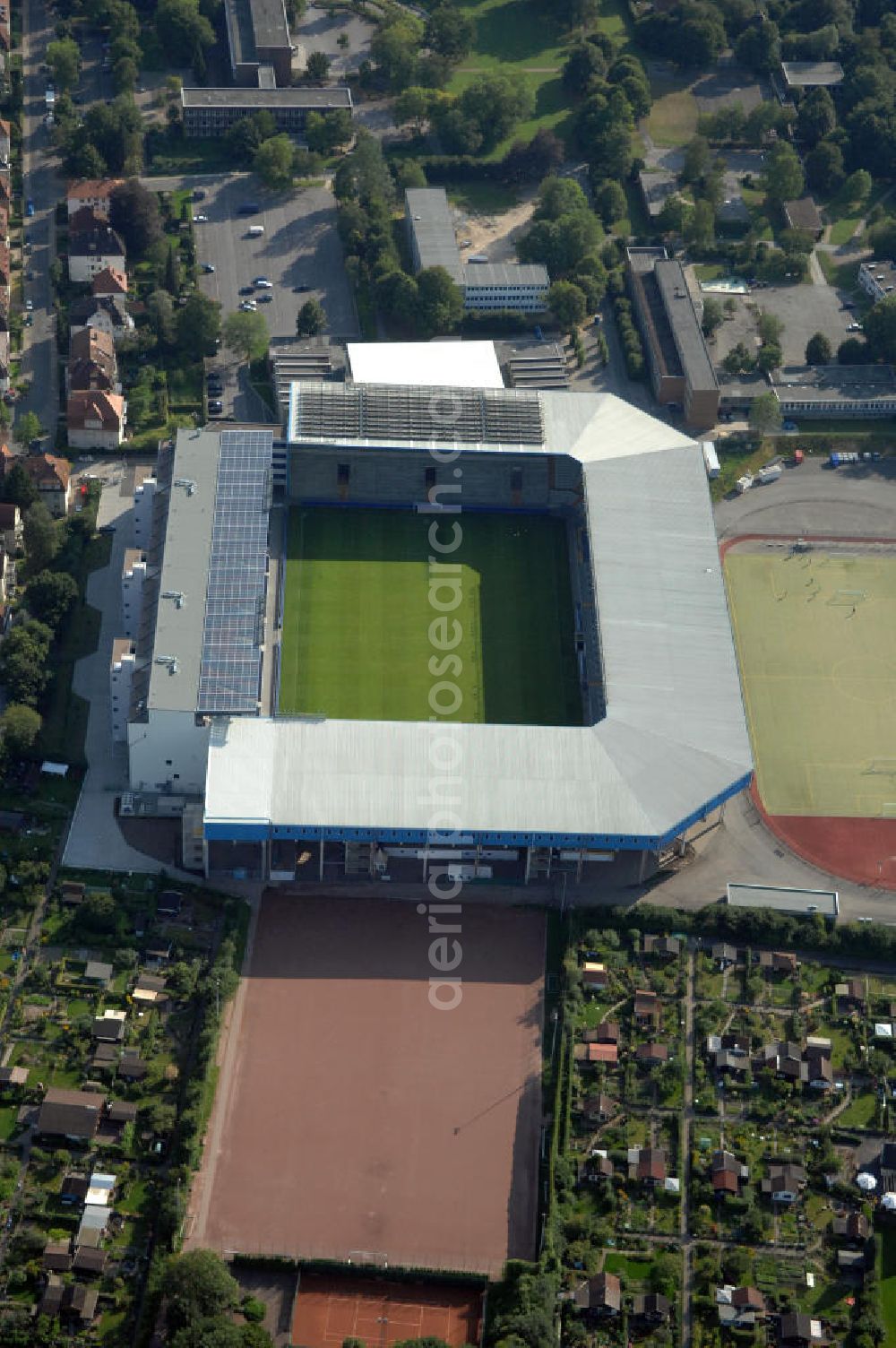 Bielefeld from the bird's eye view: Die Schüco Arena, auch Bielefelder Alm oder Alm-Stadion genannt, im Grundbuch eingetragen als Stadion an der Melanchthonstraße, ist die Wettkampfstätte des Deutschen Sportclubs Arminia Bielefeld. Das Stadion an der Melanchthonstraße, dessen Namensrechte am 13. Januar 2004 an die Firma Schüco International KG vergeben wurden, bietet 27.300 Zuschauern Platz und ist im Besitz des Vereins, der es ohne öffentliche Zuschüsse betreibt. Kontakt DSC Arminia Bielefeld GmbH & Co. KGaA: Tel. +49(0)521 966 110, Email: kontakt@arminia-bielefeld.de; Kontakt Schüco International KG: Tel. +49(0)521 7830, Email: info@schueco.com