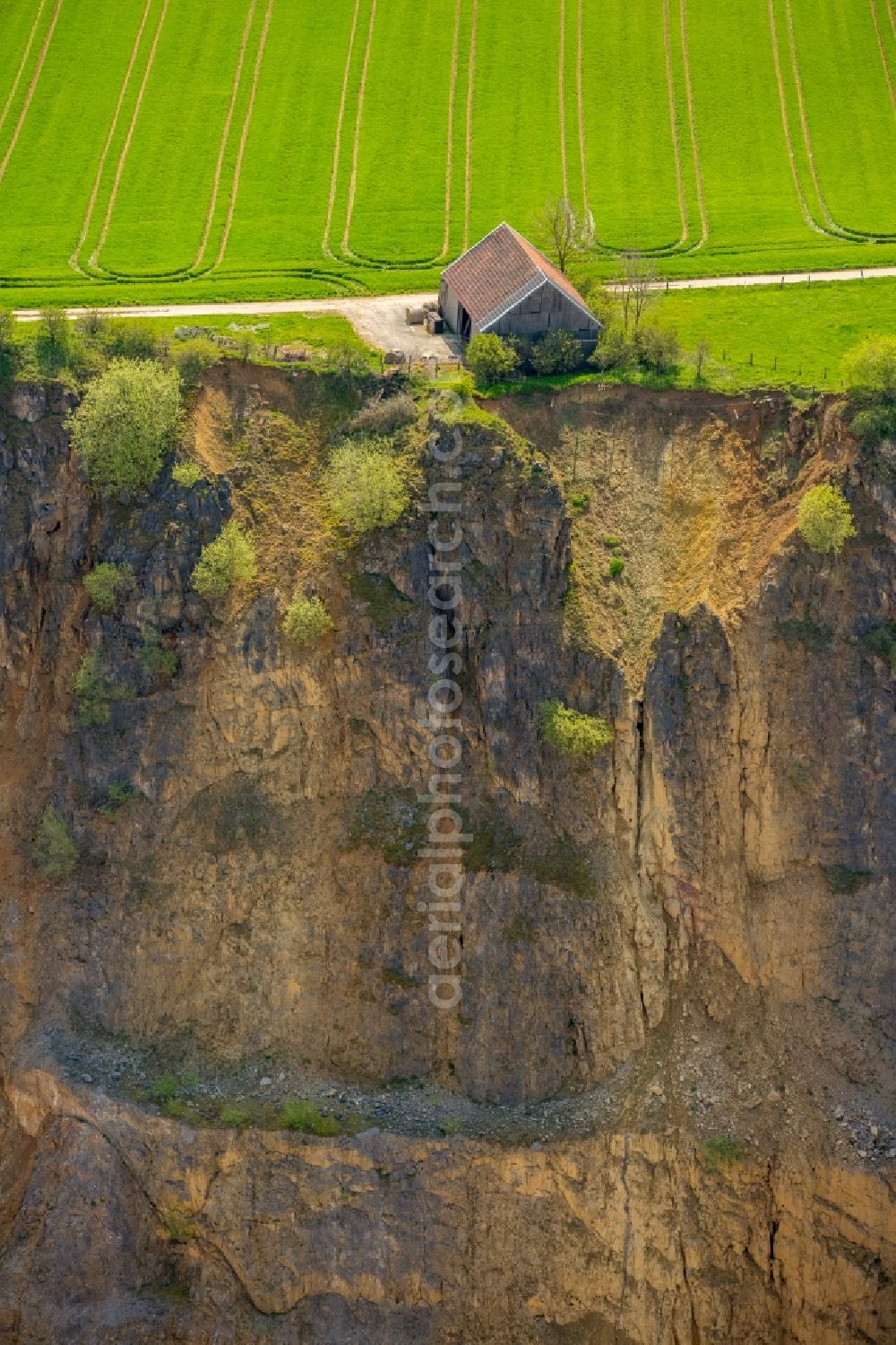 Brilon from the bird's eye view: Barn building on the edge of agricultural fields and farmland On quarry and gravel Thuelen GmbH in Brilon in the state North Rhine-Westphalia