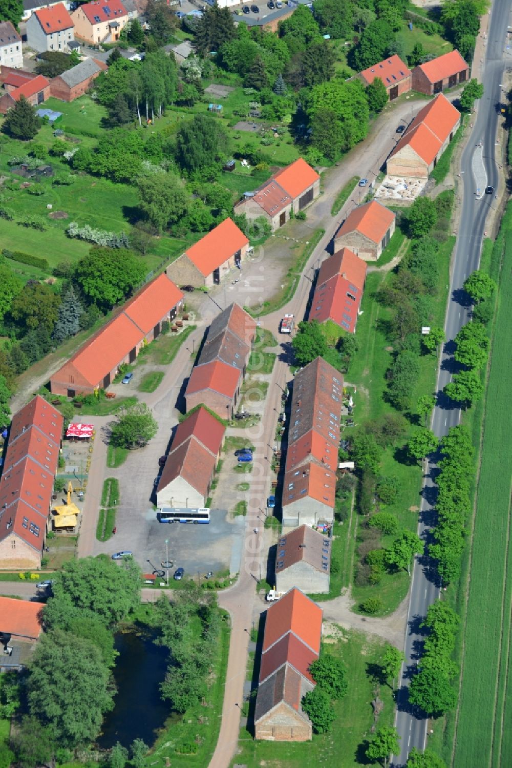 Kremmen from the bird's eye view: Sheds - quarters of the small town of Kremmen in the state of Brandenburg Kremmen