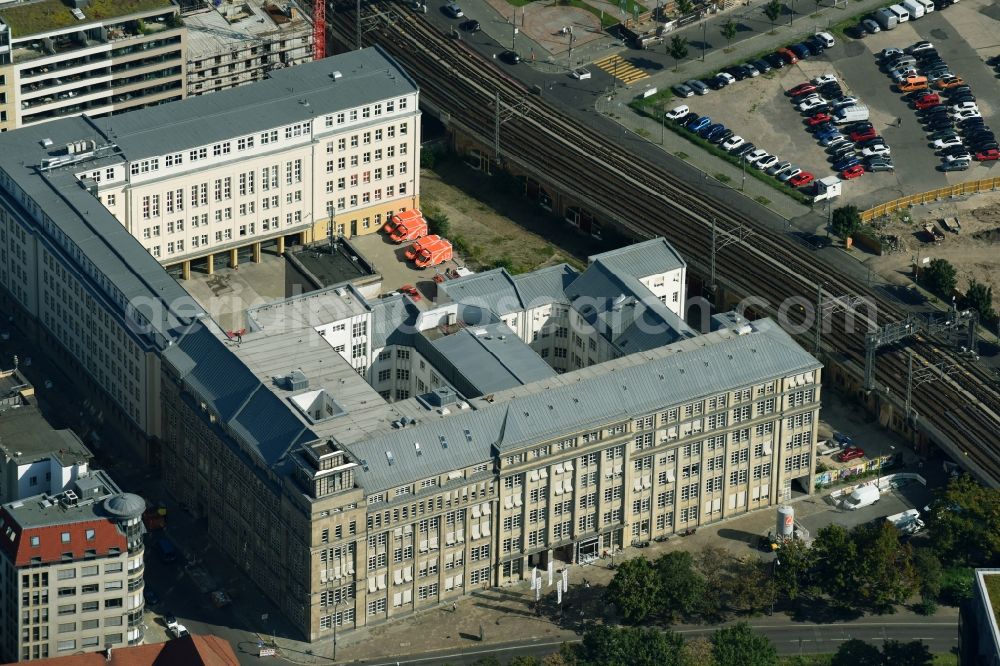 Aerial image Berlin - View of the Schicklerhaus and its atrium between the Littenstrasse and Dirckenstrasse on the railway line. In this building several companies have their headquarters